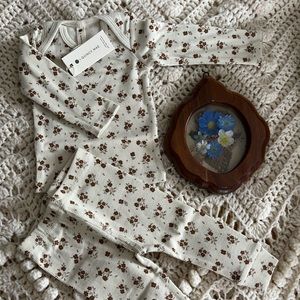 TWO SETS - 3-6m QUINCY MAE Ribbed Long Sleeve Tee + Legging